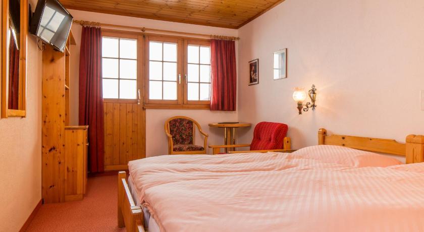 Familienhotel Garni Sporting Bettmeralp Pokoj fotografie