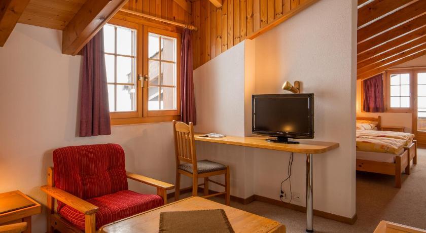 Familienhotel Garni Sporting Bettmeralp Pokoj fotografie