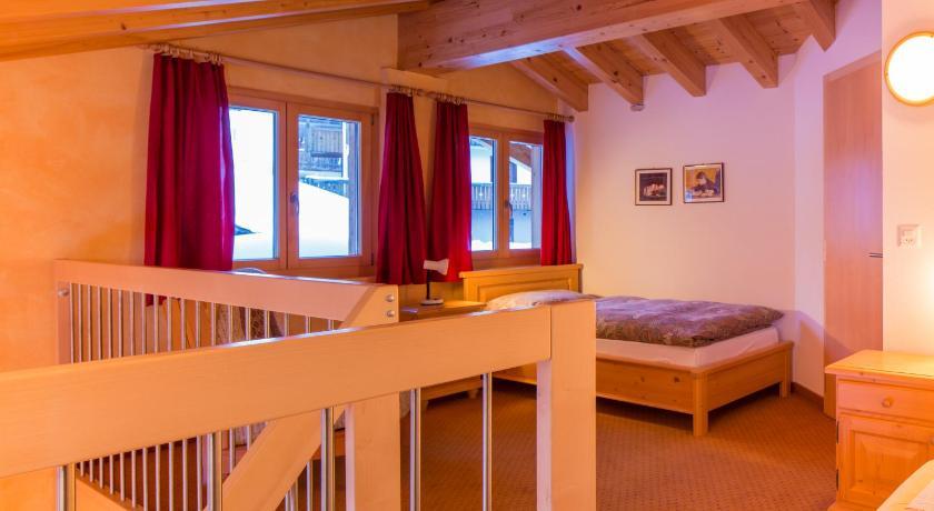 Familienhotel Garni Sporting Bettmeralp Pokoj fotografie