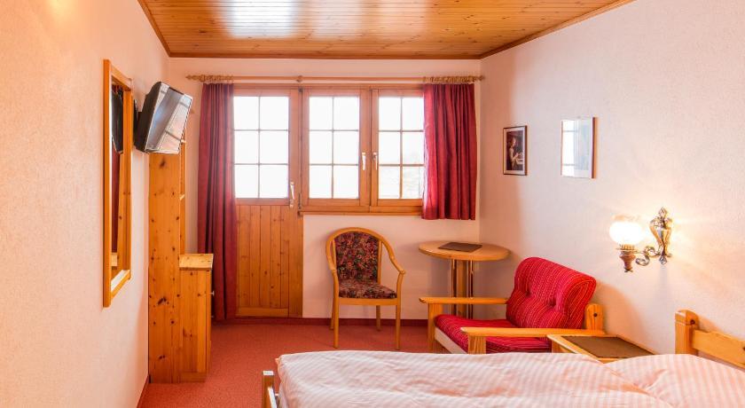 Familienhotel Garni Sporting Bettmeralp Pokoj fotografie